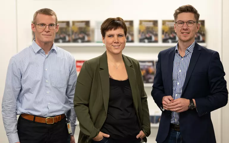 Älmhults kommunalråd. Från vänster Jakob Willborg, Eva Ballovarre och Gusten Mårtensson
