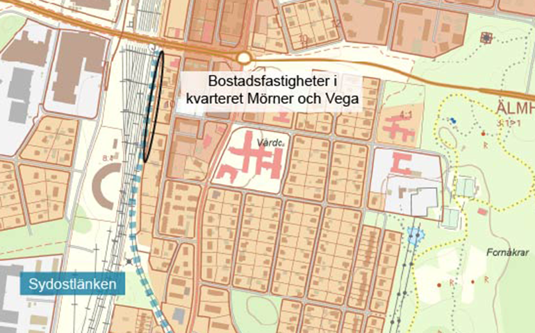 Bostadsfastigheter i kvarteren Mörner och Vega ligger söder om väg 120, vid Södra Esplanaden och Storgatan. Sydostlänken går från norr till söder och svänger öster ut i höjd med Tallgatan ungefär.