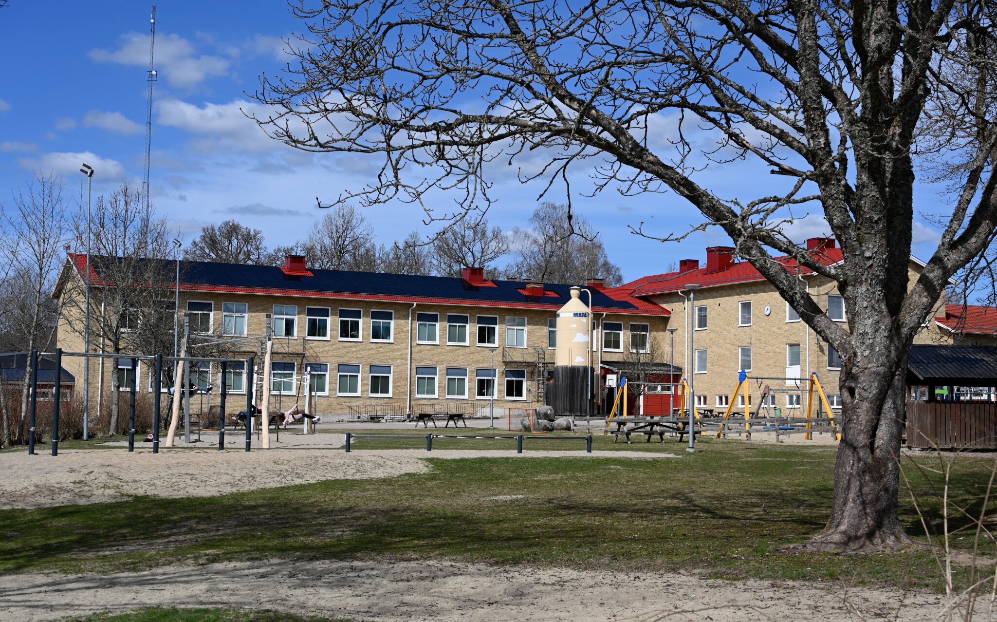 Byggnad och skolgård Ryfors skola