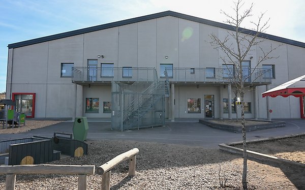 Byggnad och skolgård Internationella förskolan.